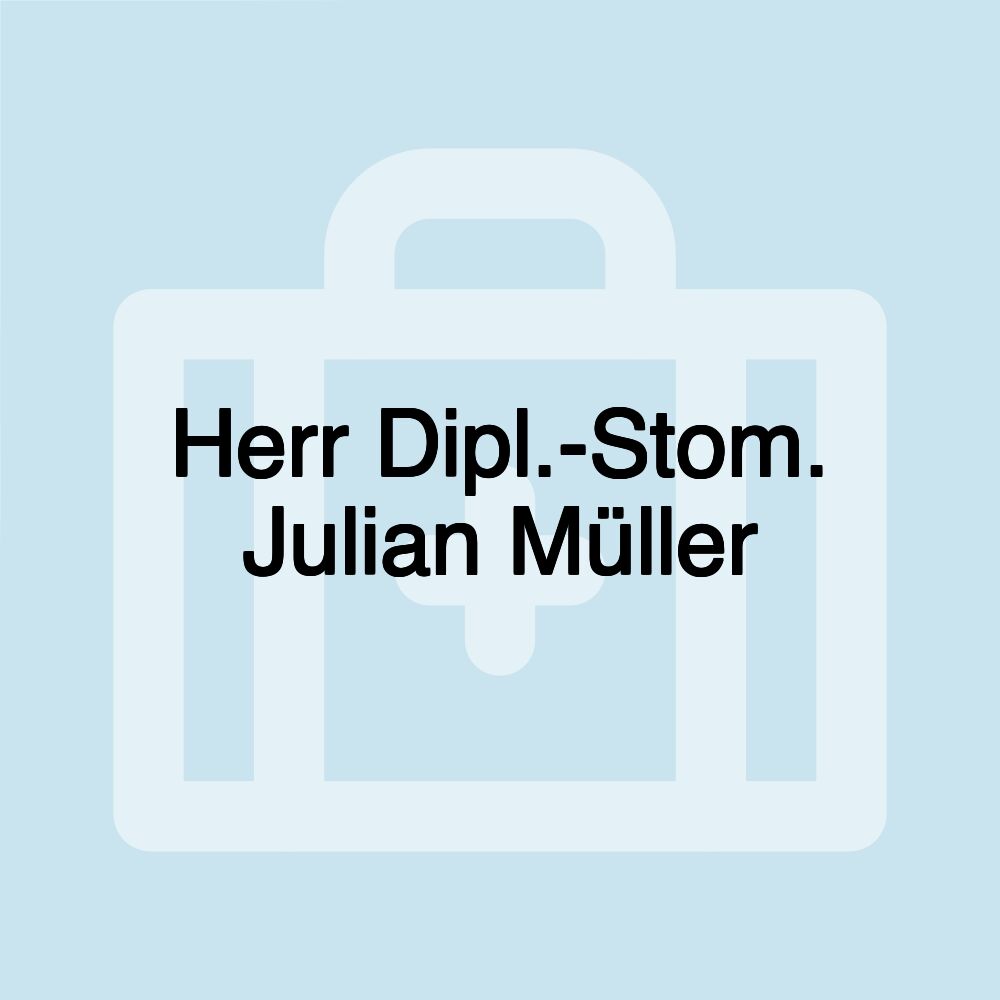 Herr Dipl.-Stom. Julian Müller